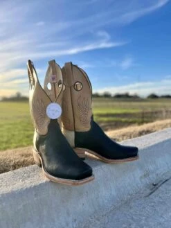 Olathe Men's Black Mule Shorty